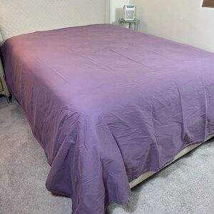 Wamsutta Solid Purple plumb King fitted sheet and flat sheet set